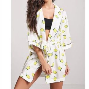 Women’s lemon print robe
